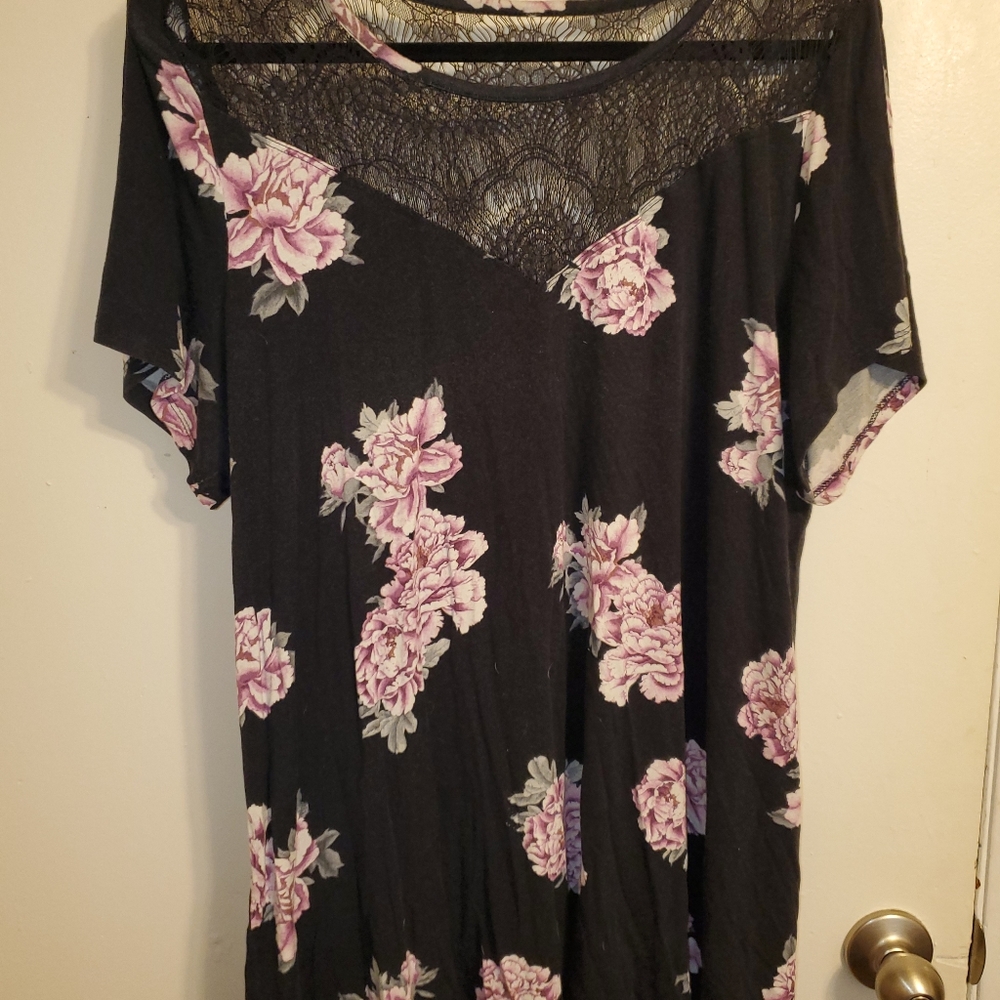 Torrid Super Soft floral lace yoke swing Tee
